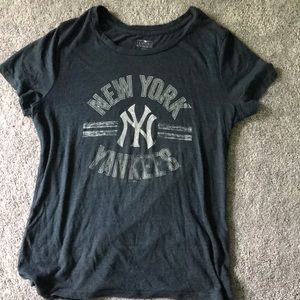 Yankees t-shirt